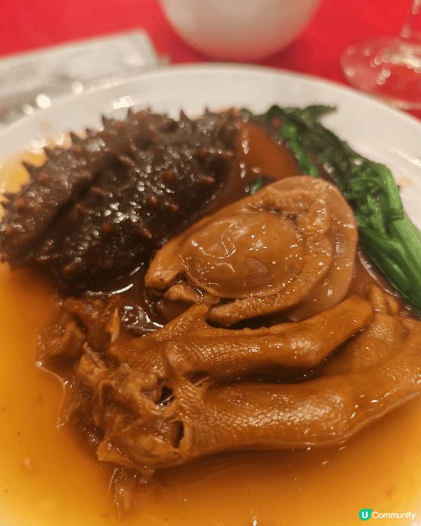 粤萊軒：扁皮鴨，海蔘飽魚鵝掌，啫啫通菜煲，很多朋友都稱讚，傳...