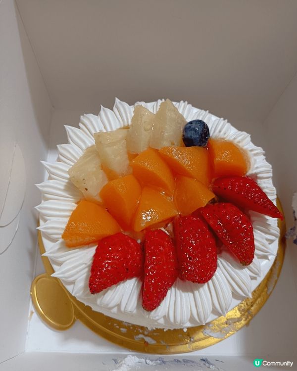 咖啡上的雲有糖份，熱氣騰騰上升，就如雨降下來了。