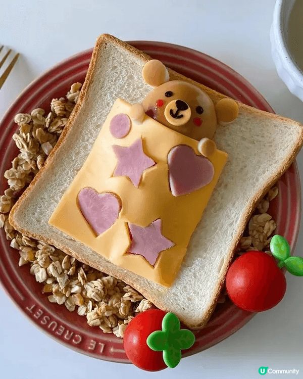 咖啡上的雲有糖份，熱氣騰騰上升，就如雨降下來了。