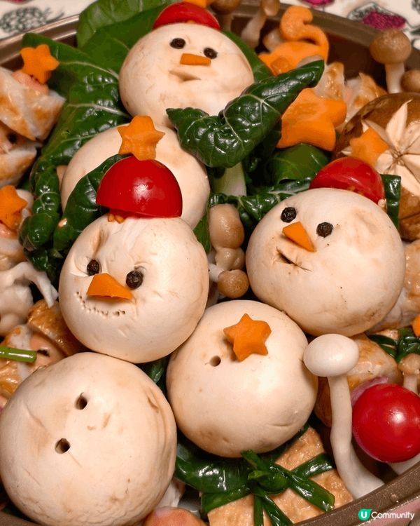 聖誕節在朋友家吃聖誕大餐，有可愛雪人火鍋，美味烤雞，白酒蜆肉...