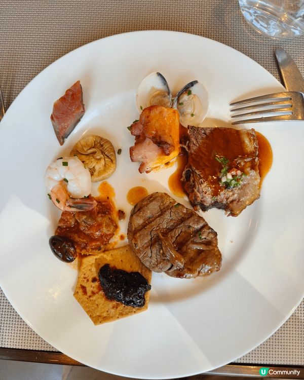 杜拜金鉑咖啡及自助餐食品，非常味美！