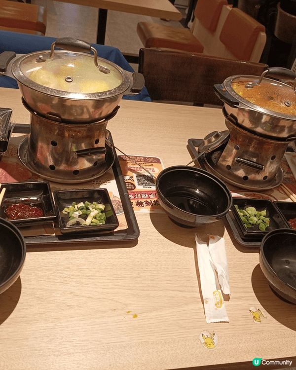 天氣寒冷,晚餐最好去食一人打邊爐,有蕃茄湯底及豬骨湯底,用埋...