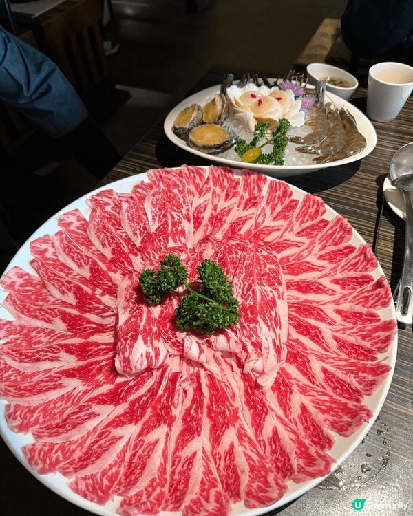 剛剛去咗台北，介紹有兩間好正的餐廳，包括大碗燒肉同無老鍋！大...