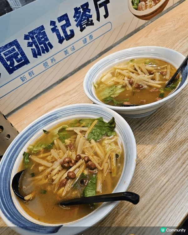 不論在香港、內地，飲食都很相似，粉麵少不了，小食也很多。