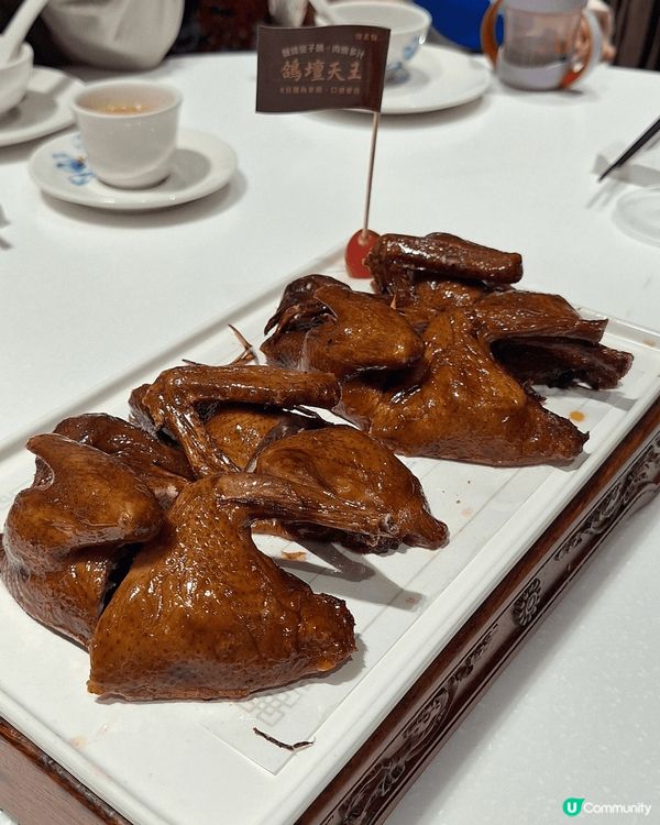 乳鴿鮮嫩多汁，芝麻雞新鮮有雞味，有口感，芝麻好香， 菠蘿咕嚕...