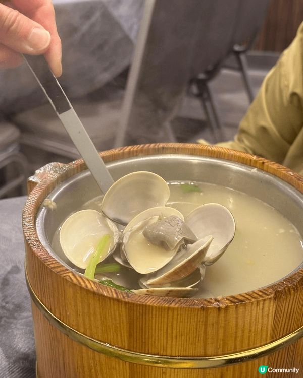 簡單的鮑魚刺身，大大條的椒鹽白飯魚，胡椒蜆，好好味