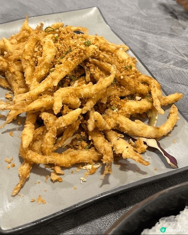 簡單的鮑魚刺身，大大條的椒鹽白飯魚，胡椒蜆，好好味