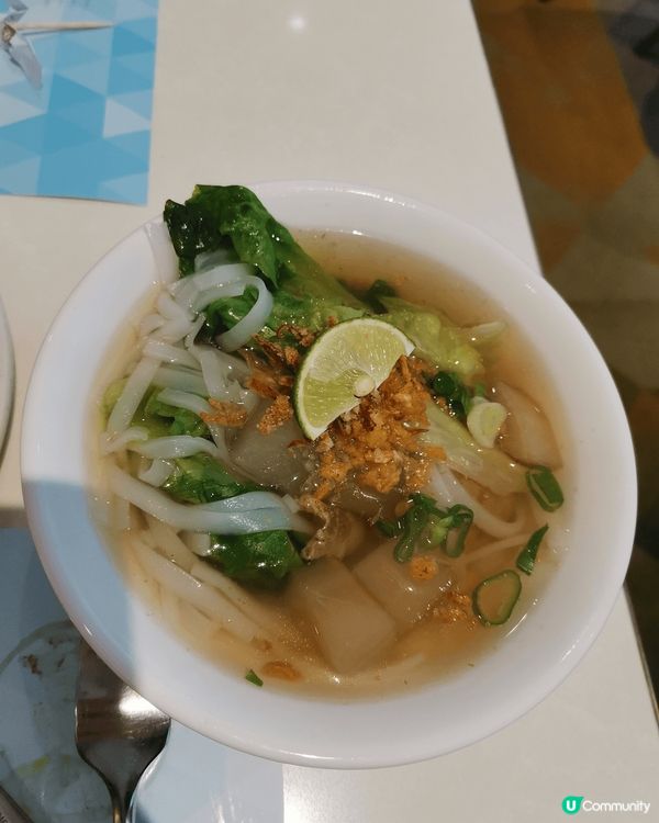 在百樂酒店食越式自助午餐，質素高，款式多，任意DIY擺盤都係...