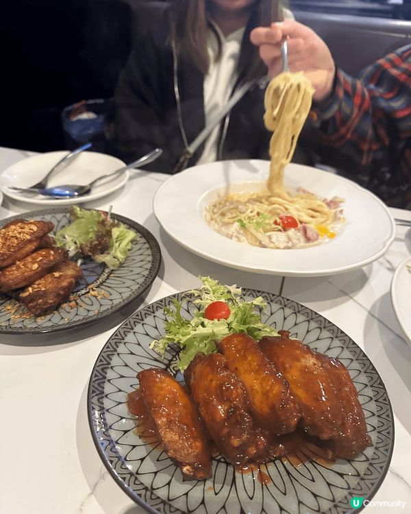 位於旺角的cafe，西餐及飲品都非常適合打卡，味道亦不錯，仲...