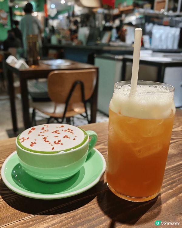 火焰雪糕，海鮮酥皮Pizza，玫瑰花latte，檸檬特飲，環...