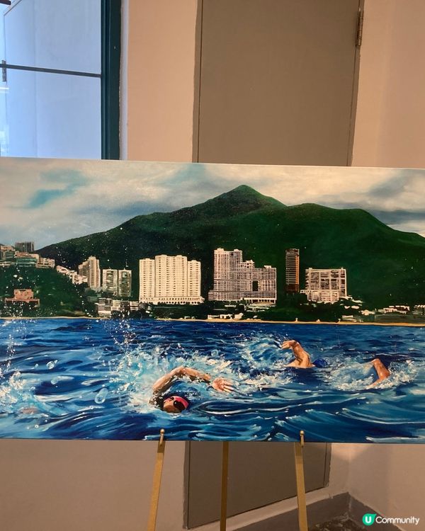 🏊‍♂️🎨 水中藝術展覽，感受城市之美！