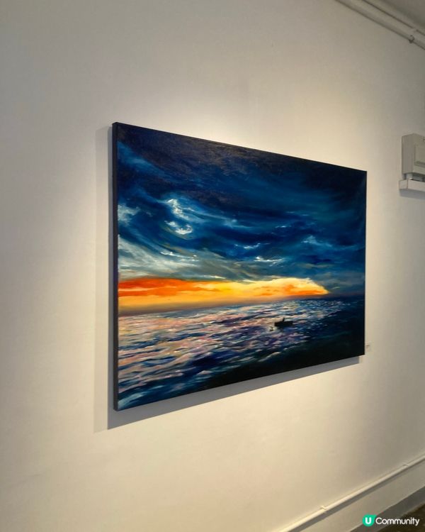 🏊‍♂️🎨 水中藝術展覽，感受城市之美！