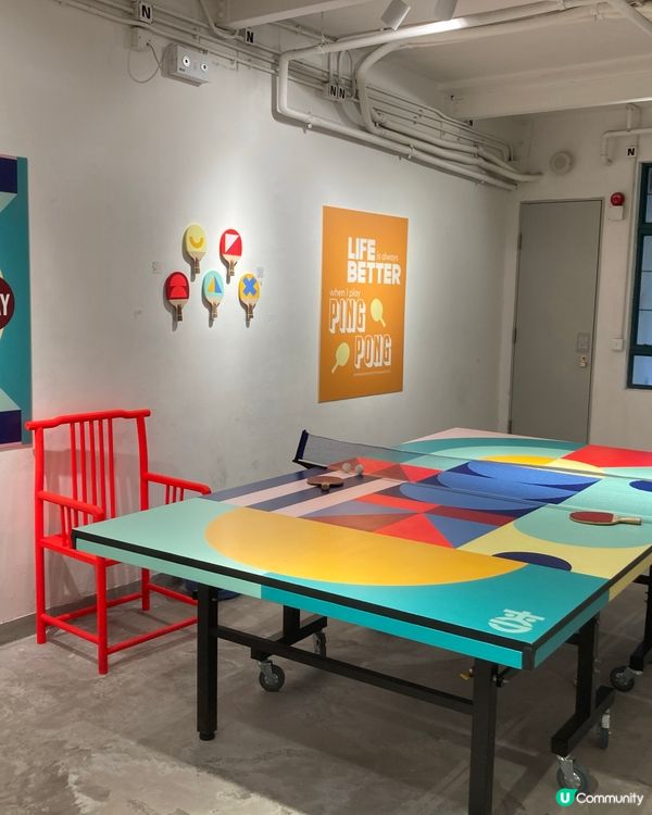 🏊‍♂️🎨 水中藝術展覽，感受城市之美！