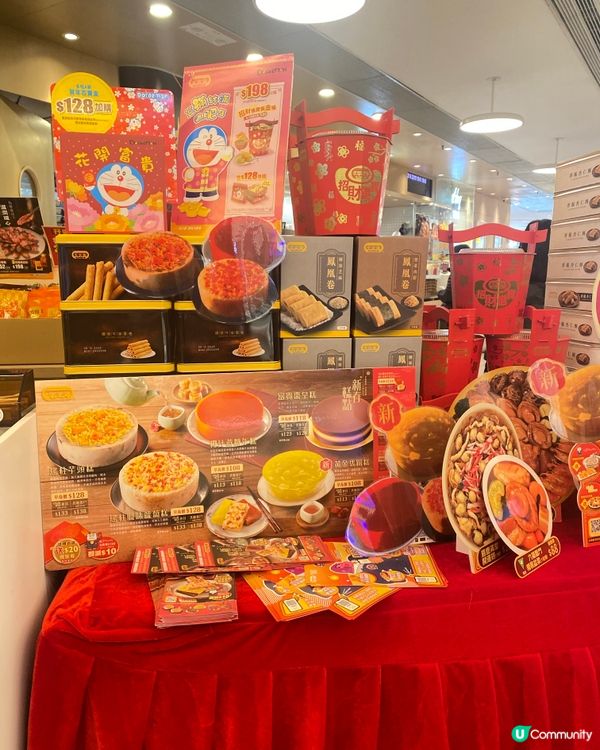 到處都開賣賀年食品🤩 大家樂可以加購多拉A夢百寶盒😺