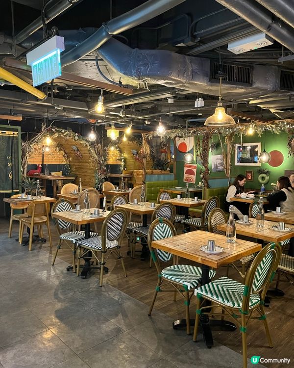 🎨🍰畫板蛋糕！😋

呢件蛋糕真係好正！😋  可以自己畫畫，仲