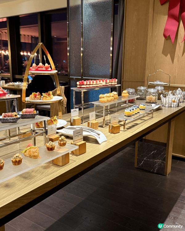 深圳龍華希爾頓逸林酒店嘅自助晚餐好豐富，尤其是係啲甜品全部細...