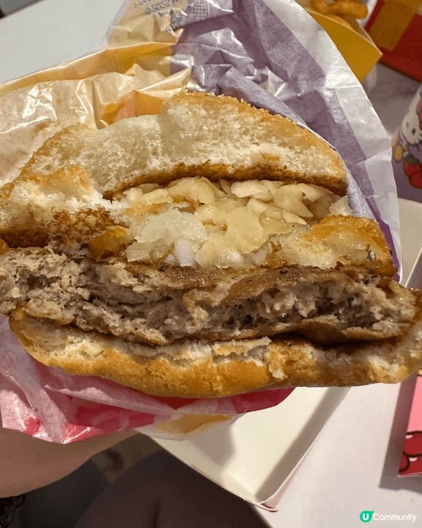 最近同hello kitty cross over 嘅麥當勞...