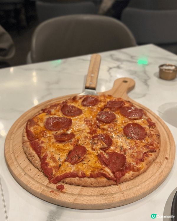 依間係屯門嘅Dineland餐廳唔算大間，圍繞落地玻璃，透住...