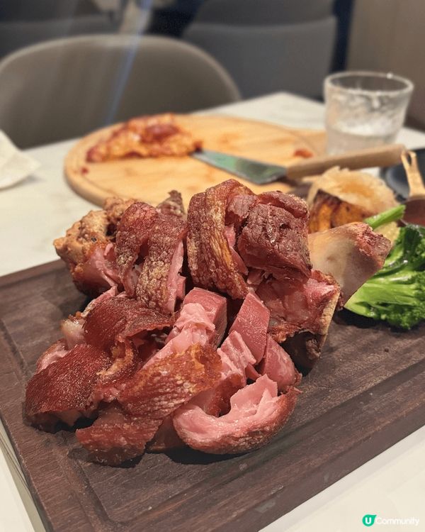 依間係屯門嘅Dineland餐廳唔算大間，圍繞落地玻璃，透住...