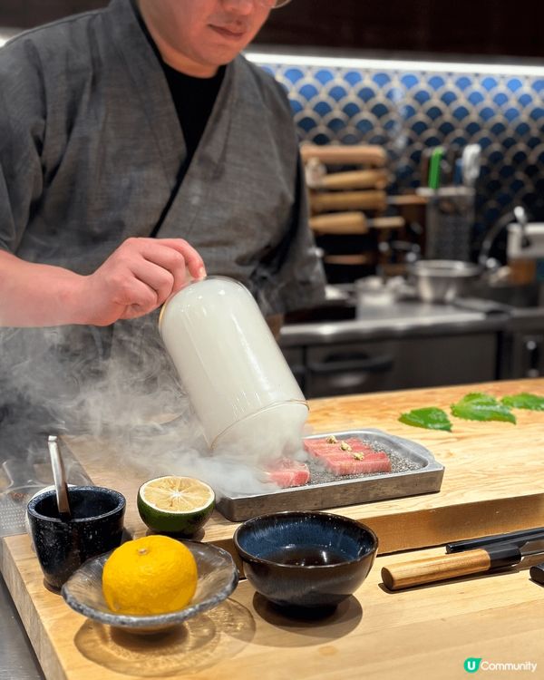 菊月町位於觀塘鴻圖道，餐廳提供廚師發辦、鐵板燒等高質料理。品...