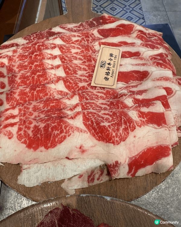 去了牛大人食火鍋，一次過食到5款不同的牛，嚐到不同口感、不同...