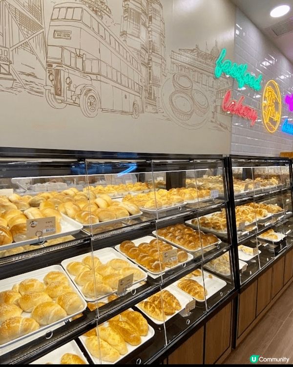 檀島咖啡餅店嘅賀年油角好食到停唔到口🤤！賀年油角色澤金黃，粒...