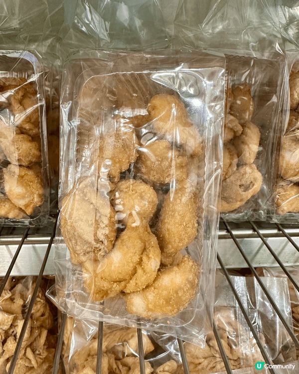 檀島咖啡餅店嘅賀年油角好食到停唔到口🤤！賀年油角色澤金黃，粒...