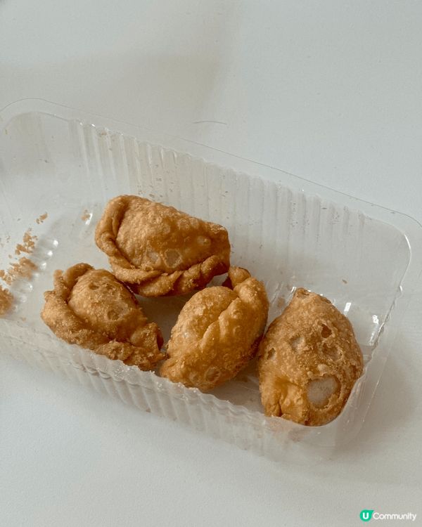 檀島咖啡餅店嘅賀年油角好食到停唔到口🤤！賀年油角色澤金黃，粒...