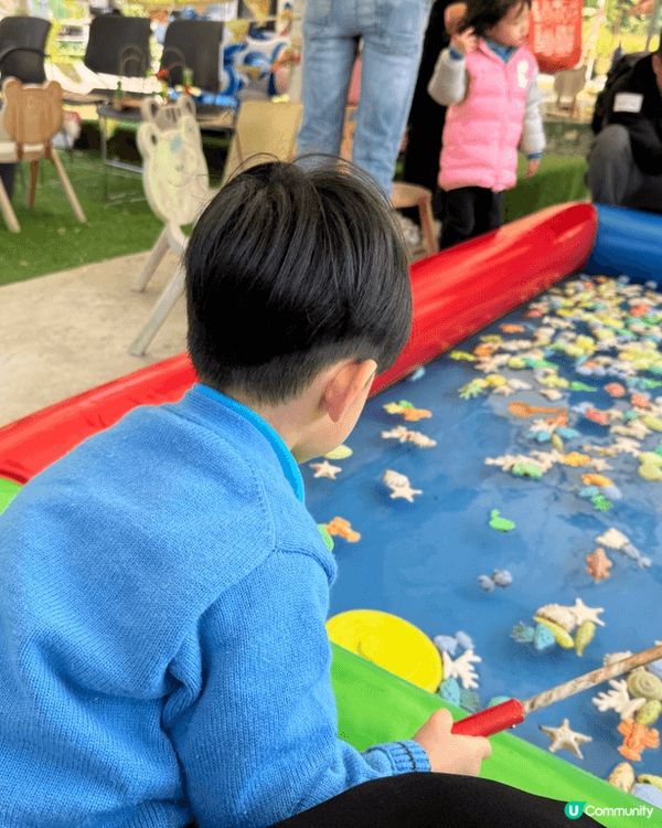 我介紹嘅打卡熱點位於錦上路嘅菠蘿園，入面有好多打卡位仲有得餵...