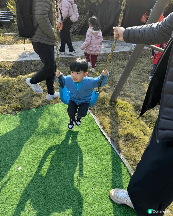我介紹嘅打卡熱點位於錦上路嘅菠蘿園，入面有好多打卡位仲有得餵...