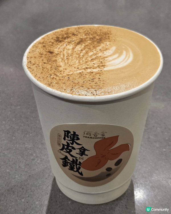 赤坎古鎮街頭小食非常美味，中西式都有，熱辣辣的煎釀豆腐，一碗...