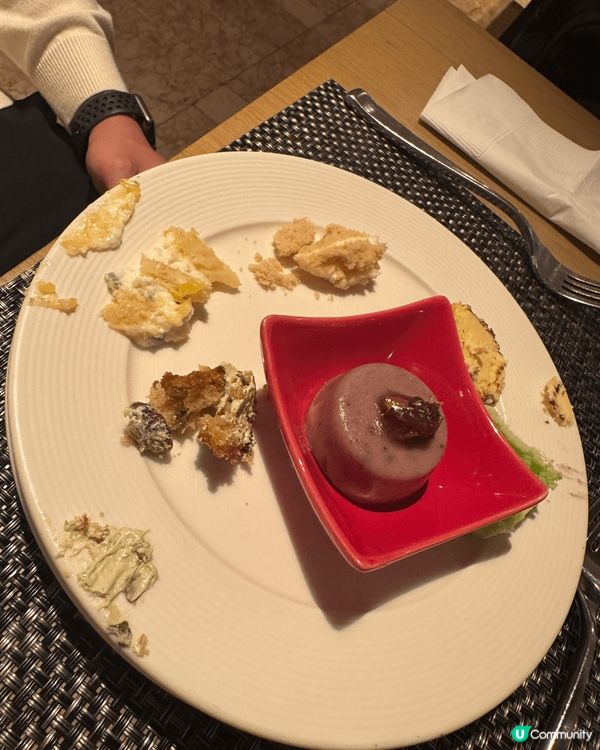 萬麗海景酒店甜品真的很出色😋特別是它的咖啡味芝士蛋糕同藍莓芝...