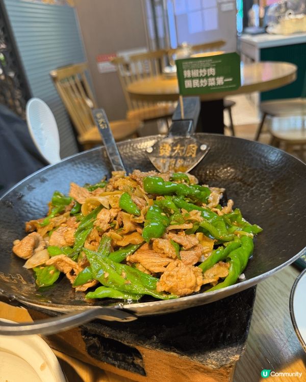 鍾意食辣嘢嘅朋友一定唔可以錯過費大廚，佢嘅辣椒炒牛肉非常出名...