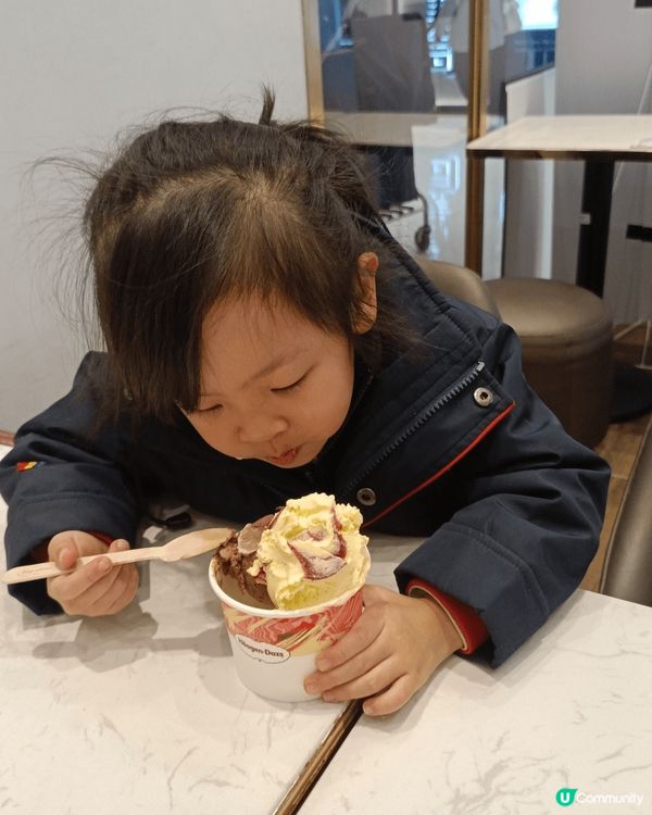 第一張相的甜品是來自 Simple life的士多啤梨撻。