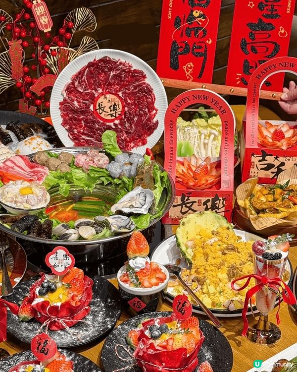 滿店的新春元素 ，一邊打邊爐一邊吃紅紅火火的新春小甜品，冬日...