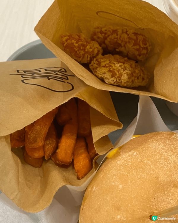 我推薦嘉寶漢堡 🍔！我上次去嘉寶漢堡食左黑松露芝士牛堡，黑松...