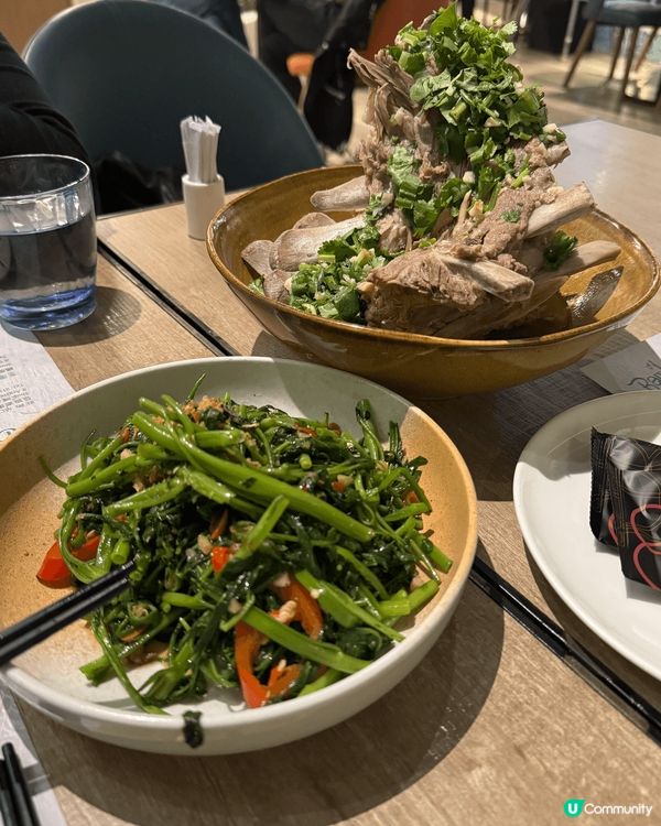 我今日想同大家介紹喺Bamboo Thai泰國菜！呢間泰國菜...