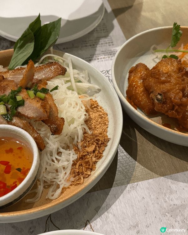 我今日想同大家介紹喺Bamboo Thai泰國菜！呢間泰國菜...