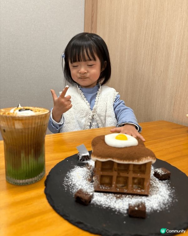 特登嚟到香港大學站嘅 E for egg cafe 食waf...