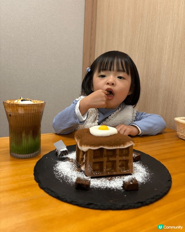 特登嚟到香港大學站嘅 E for egg cafe 食waf...