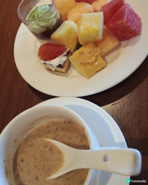 我很欣賞這間酒店自助餐的餐湯，無論中式或西式，都非常好飲，中...