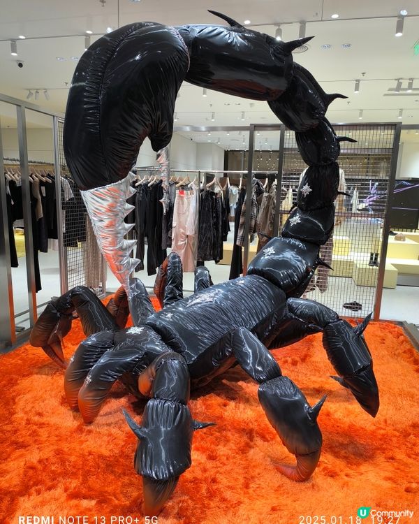 深圳萬象天地巨人展