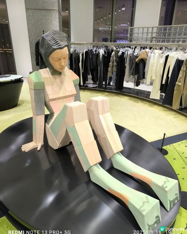 深圳萬象天地巨人展