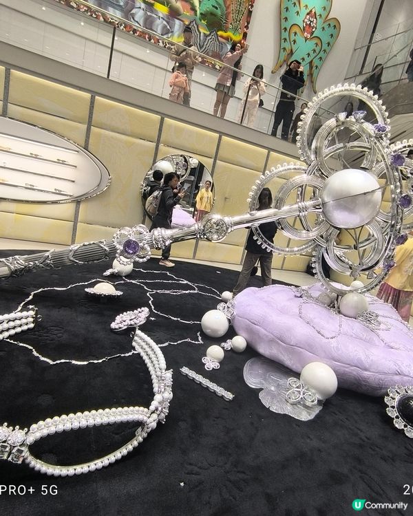 深圳萬象天地巨人展