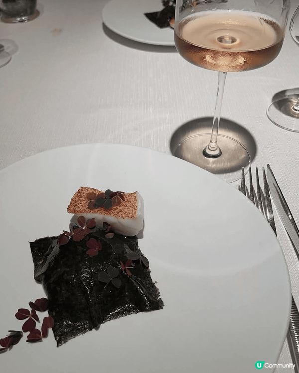 同男朋友去半島酒店慶祝拍拖8週年，環境氣氛非常浪漫，食物精緻...