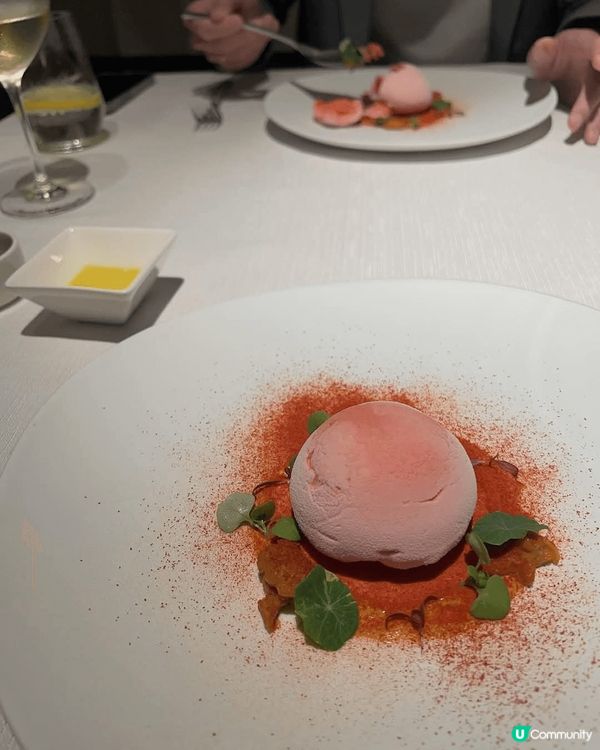 同男朋友去半島酒店慶祝拍拖8週年，環境氣氛非常浪漫，食物精緻...