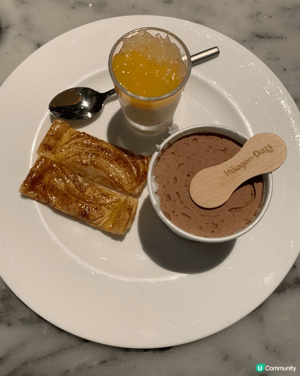 萬豪酒店自助餐有豐富食物，沙律，海鮮，甜品非常美味😋