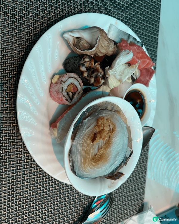 第一次在深圳旋轉餐廳自助餐，食完剛好轉個一個圈！