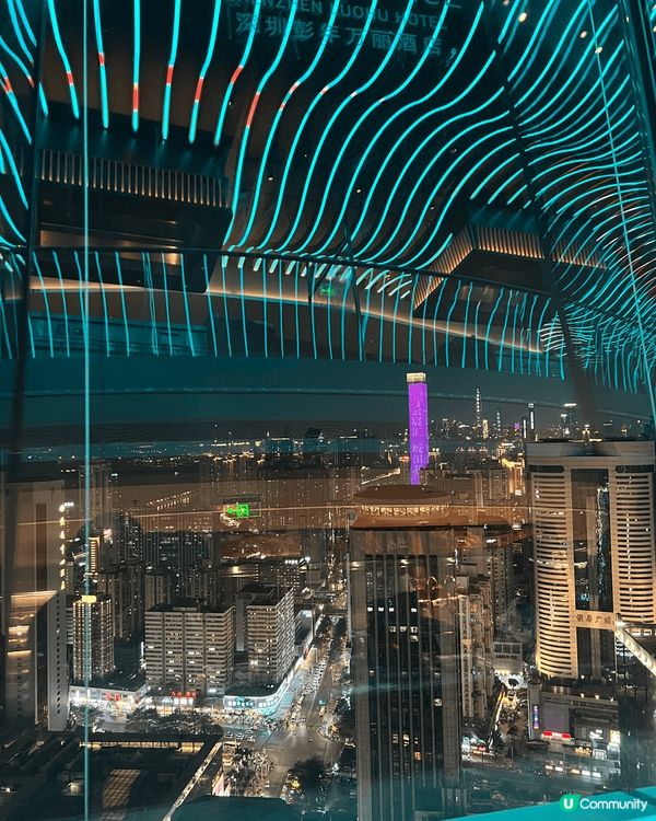 第一次在深圳旋轉餐廳自助餐，食完剛好轉個一個圈！