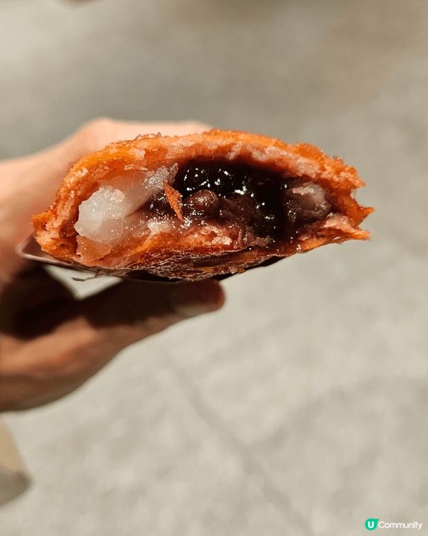 麥當勞為咗新年新出嘅紅豆年糕批真係好好好味煙煙靭靭紅豆不太甜...